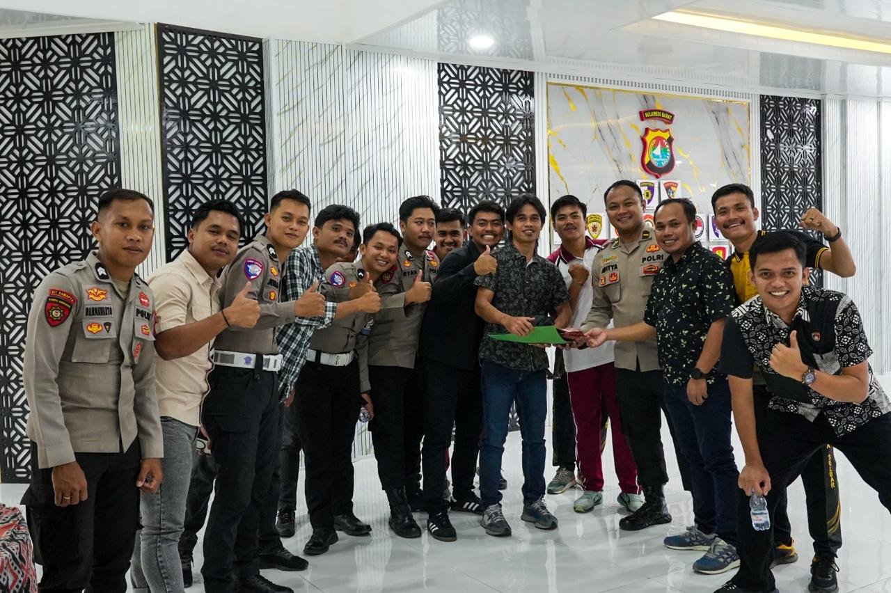 Lepas Tim Sepak Bola Bhayangkara, Kapolda Sulbar: Utamakan Sportivitas, Jaga Nama Baik di Ajang Kapolda CUP Sulsel