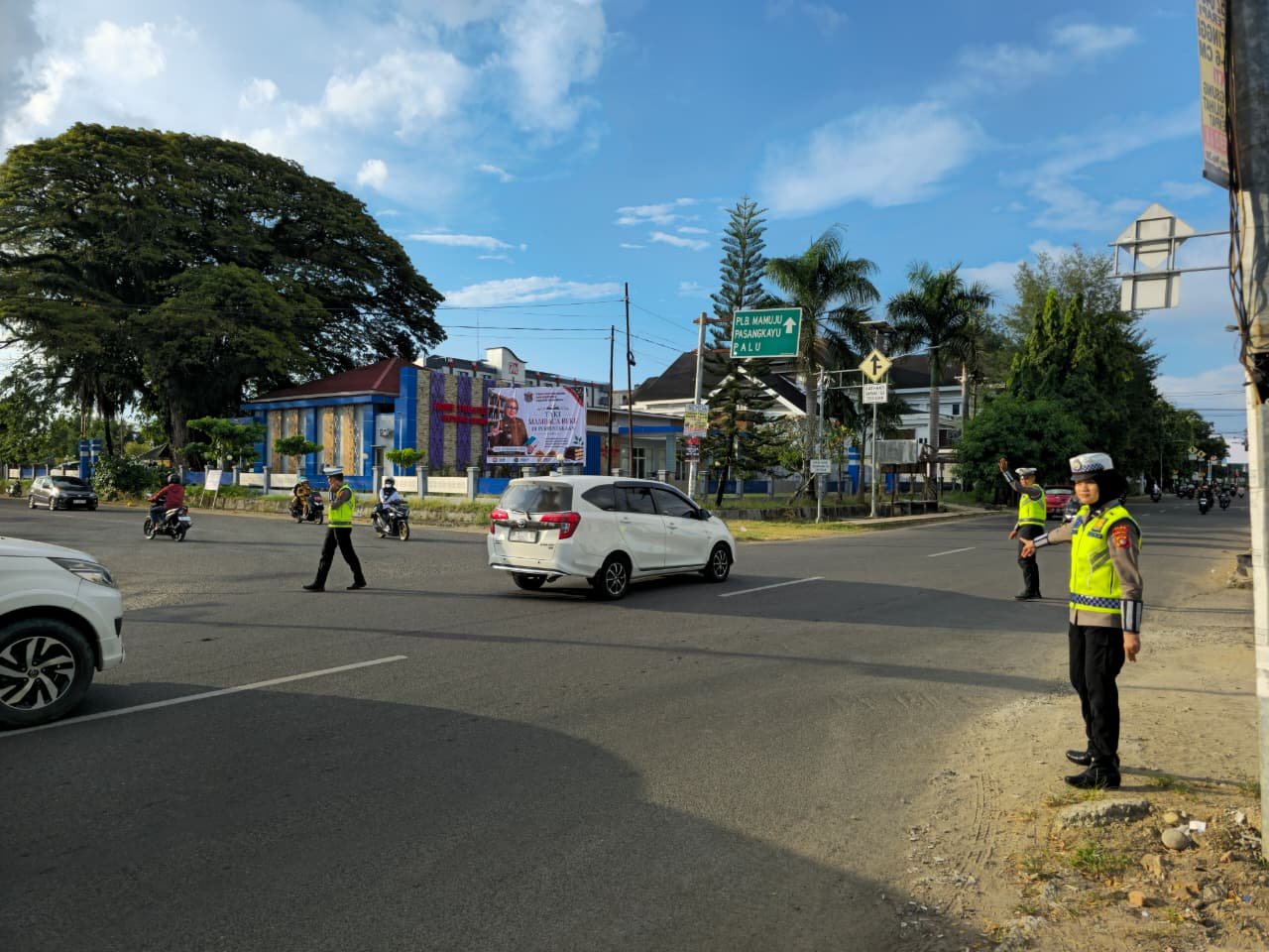 Hadir di Jam Sibuk, Ditlantas Polda Sulbar Fokus Jaga Keamanan dan Kenyamanan Berkendara Masyarakat