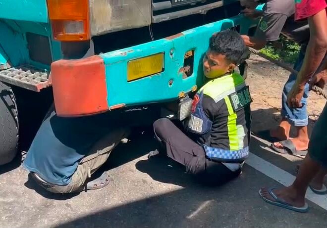 Aksi Sigap PJR Polda Sulbar: Amankan Mobil Mogok di Tanjakan Ampallas dan Seberangkan Anak Sekolah