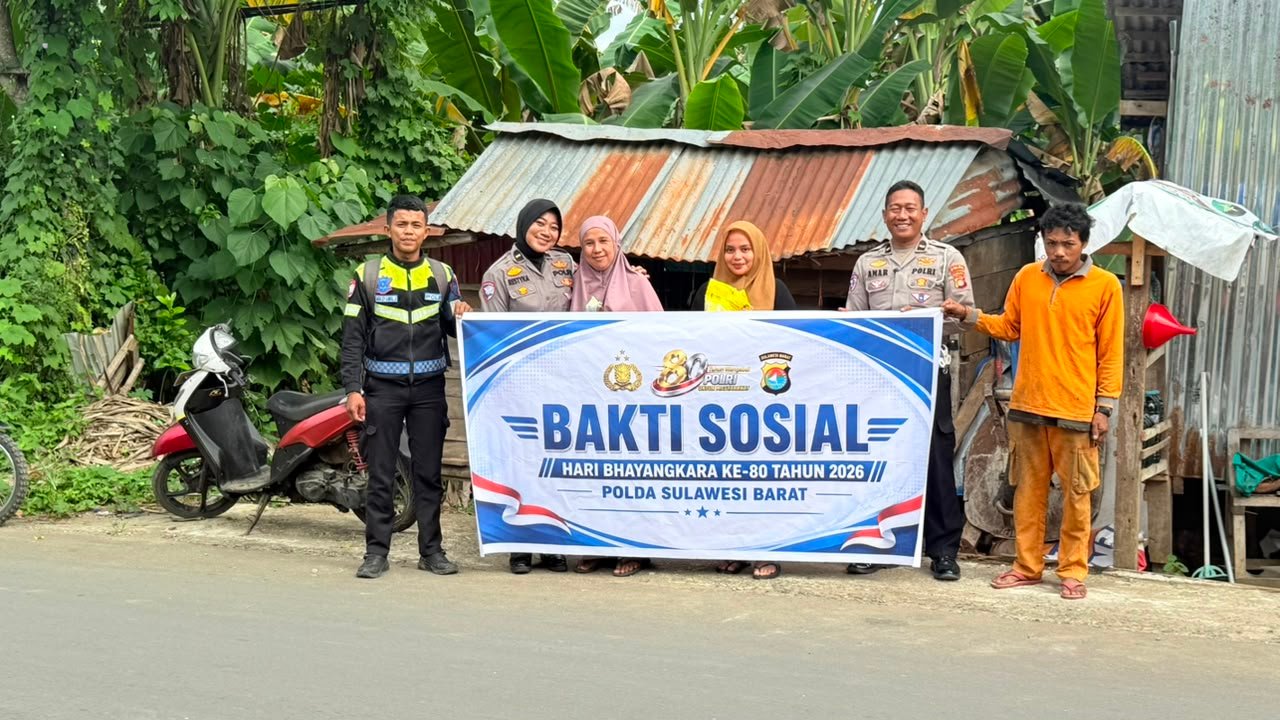 Sambut Hari Bhayangkara ke-80, Ditlantas Polda Sulbar Salurkan Sembako untuk Warga Kurang Mampu di Mamuju