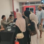 Sasar Pengunjung Mall Matos Mamuju, Biddokkes Polda Sulbar Gelar Bakti Kesehatan Gratis Sambut HUT Bhayangkara Ke 80