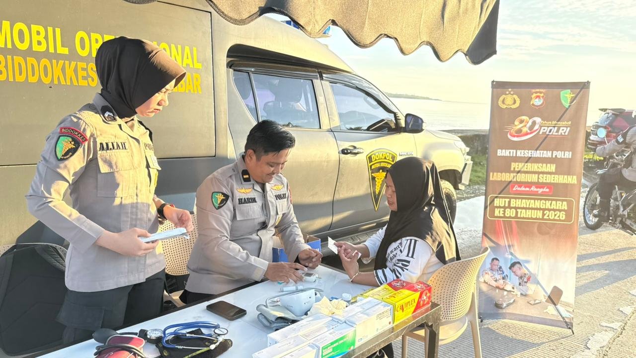 Bid Dokkes Polda Sulbar Hadirkan Layanan Kesehatan Gratis di Car Free Day, Semarak Hari Bhayangkara ke‑80