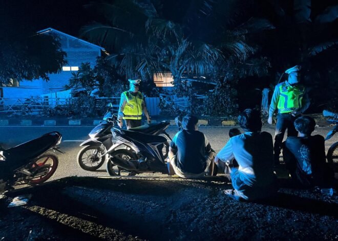 Patroli Blue Light, Ditlantas Polda Sulbar Terus Menyapa dan Berikan Rasa Aman Saat Malam Hari