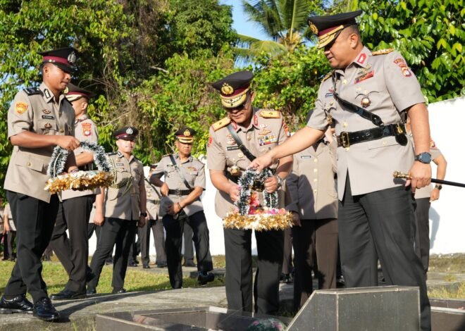 Mengenang Perjuangan Pendahulu, Kapolda Sulbar Pimpin Ziara Makam Pahlawan Pattidi dalam Rangka Hari Bhayangkara ke‑80
