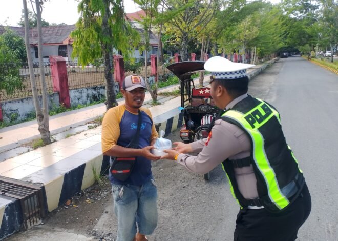 Eratkan Hubungan dengan Masyarakat, Sat Lantas Polres Polman Gelar Aksi Sosial “Jumat Berkah”