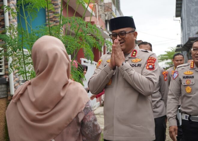 Tak Pernah Lupakan Jasa Pendahulu, Kapolda Sulbar dan Rombongan Sapa Langsung Purnawirawan serta Warakawuri di Momen Semarak Bhayangkara
