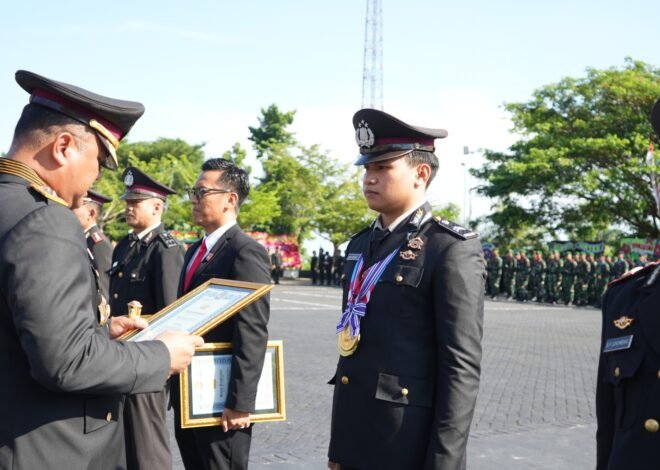 Kado Istimewa untuk Personel Berprestasi dan Warga, Penghargaan Kapolda Sulbar Warnai Puncak HUT Bhayangkara ke‑80