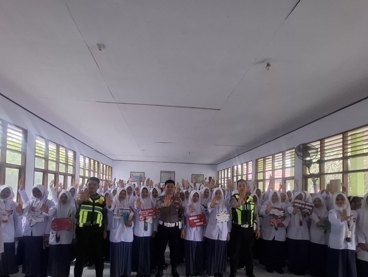 Police Goes to School, Satlantas Polres Luwu Tanamkan Budaya Tertib Berlalu Lintas kepada Ratusan Siswa Baru SMAN 12 Luwu