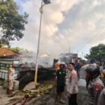 Dua Rumah Terbakar di Polewali, Polisi Lakukan Pengamanan dan Selidiki Penyebab Kebakaran