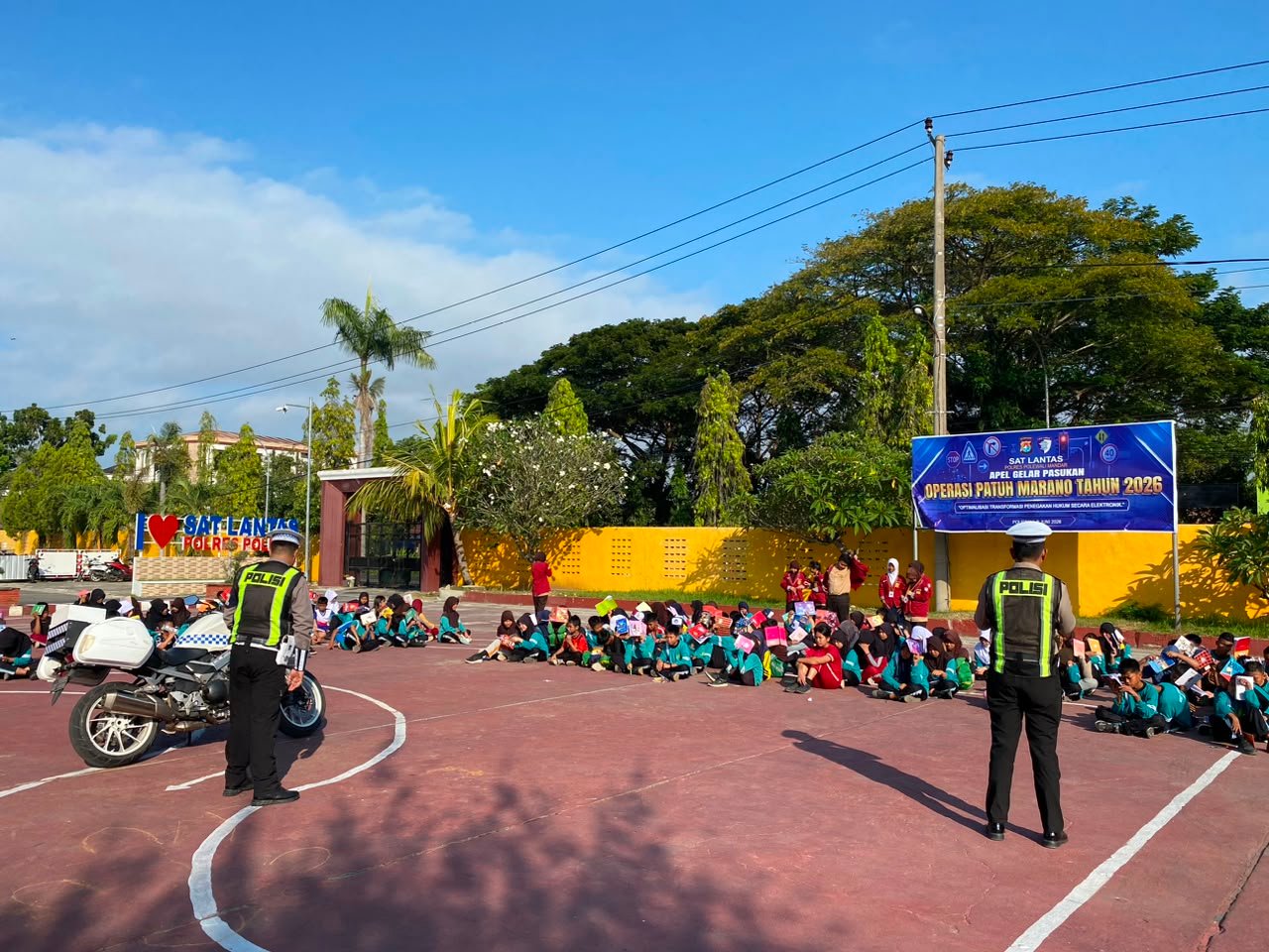 Satlantas Polres Polman Tanamkan Budaya Tertib Berlalu Lintas Sejak Dini Melalui Sosialisasi dan Safety Reading