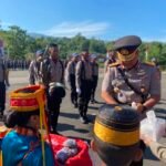 Tradisi Gunting Rambut dan Siram Bunga Warnai Rangkaian Pembukaan, Kapolda Sulbar: Jadilah Bhayangkara Kebanggaan Masyarakat