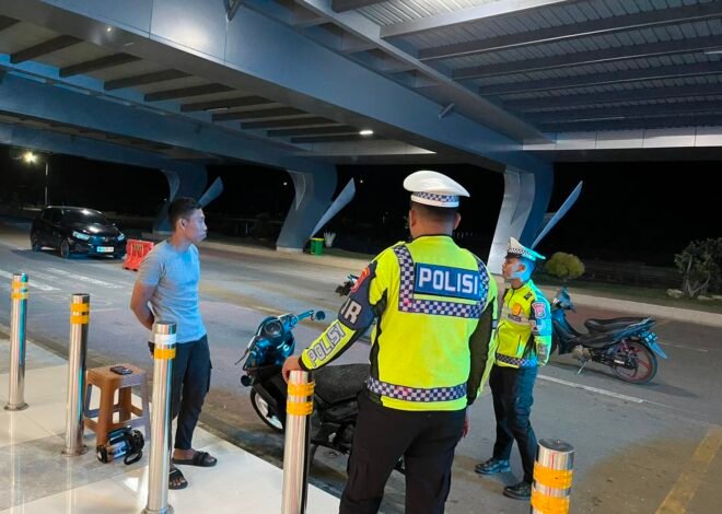Perkuat Patroli Malam, Komitmen Ditlantas Polda Sulbar Jaga Kamseltibcarlantas Sepenuh Hati