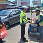 Polantas Karib: Berburu Berkah Jumat, Tebar Senyum Lewat Berbagi Makanan Gratis