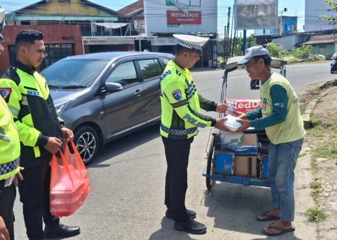 Polantas Karib: Berburu Berkah Jumat, Tebar Senyum Lewat Berbagi Makanan Gratis