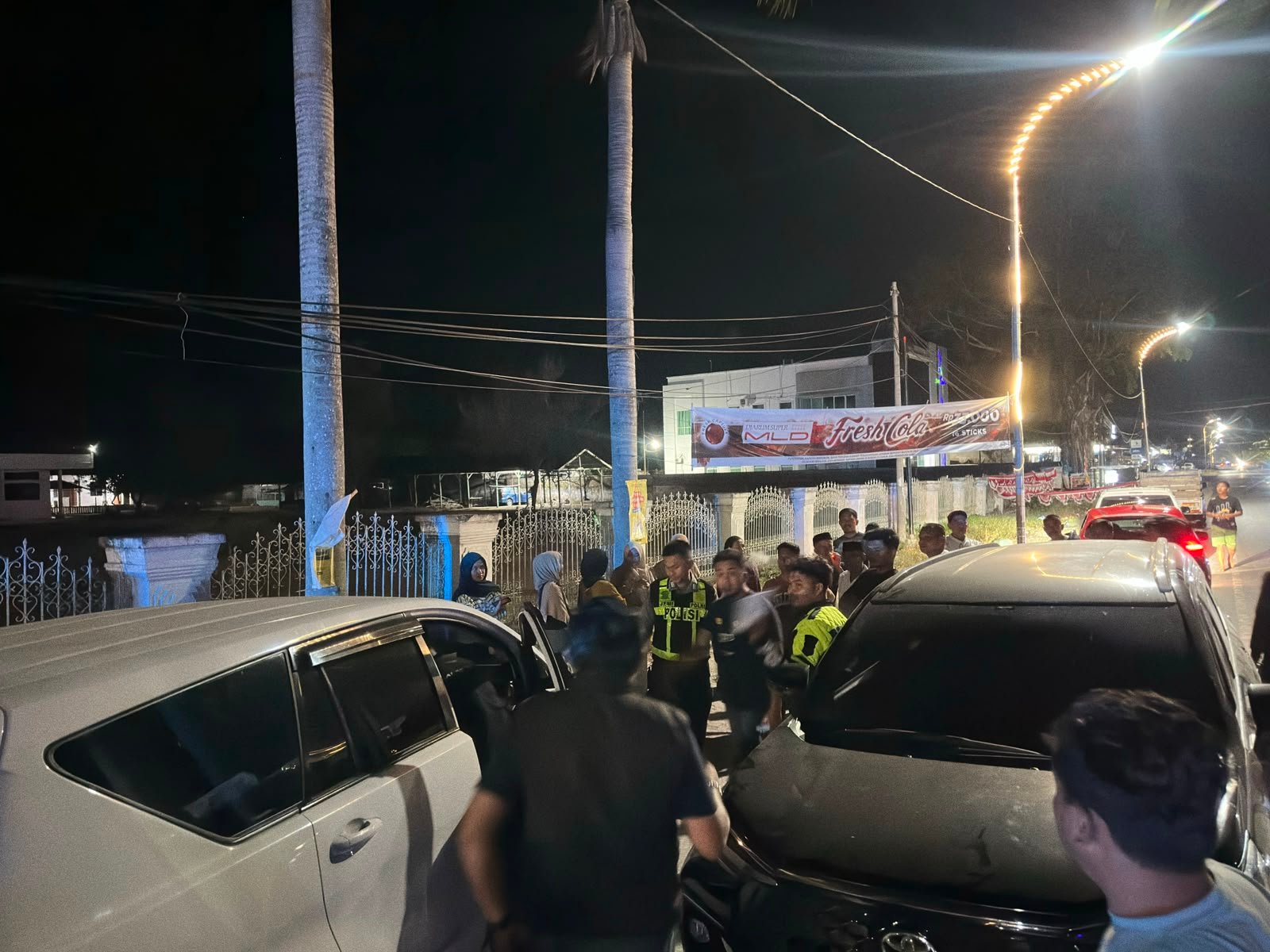 Respon Cepat Satlantas Polres Polman Tangani Laka Lantas di Jalan Trans Sulawesi