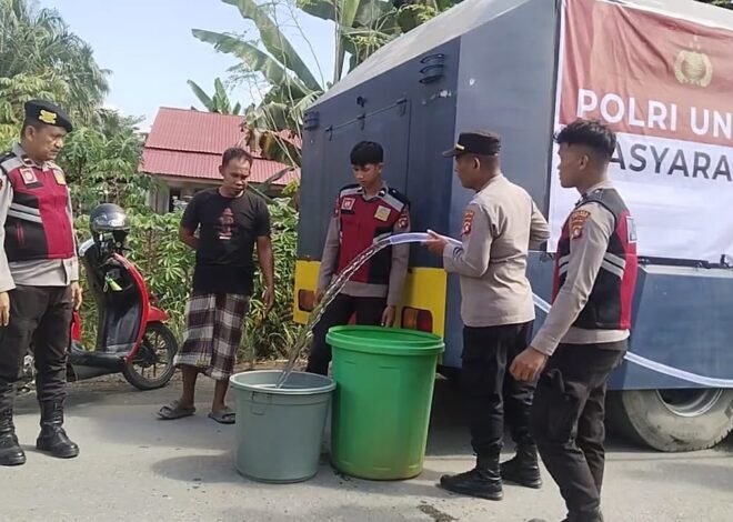 Polres Mamuju Tengah Salurkan Air Bersih, Warga Terdampak Kemarau Ucap Syukur