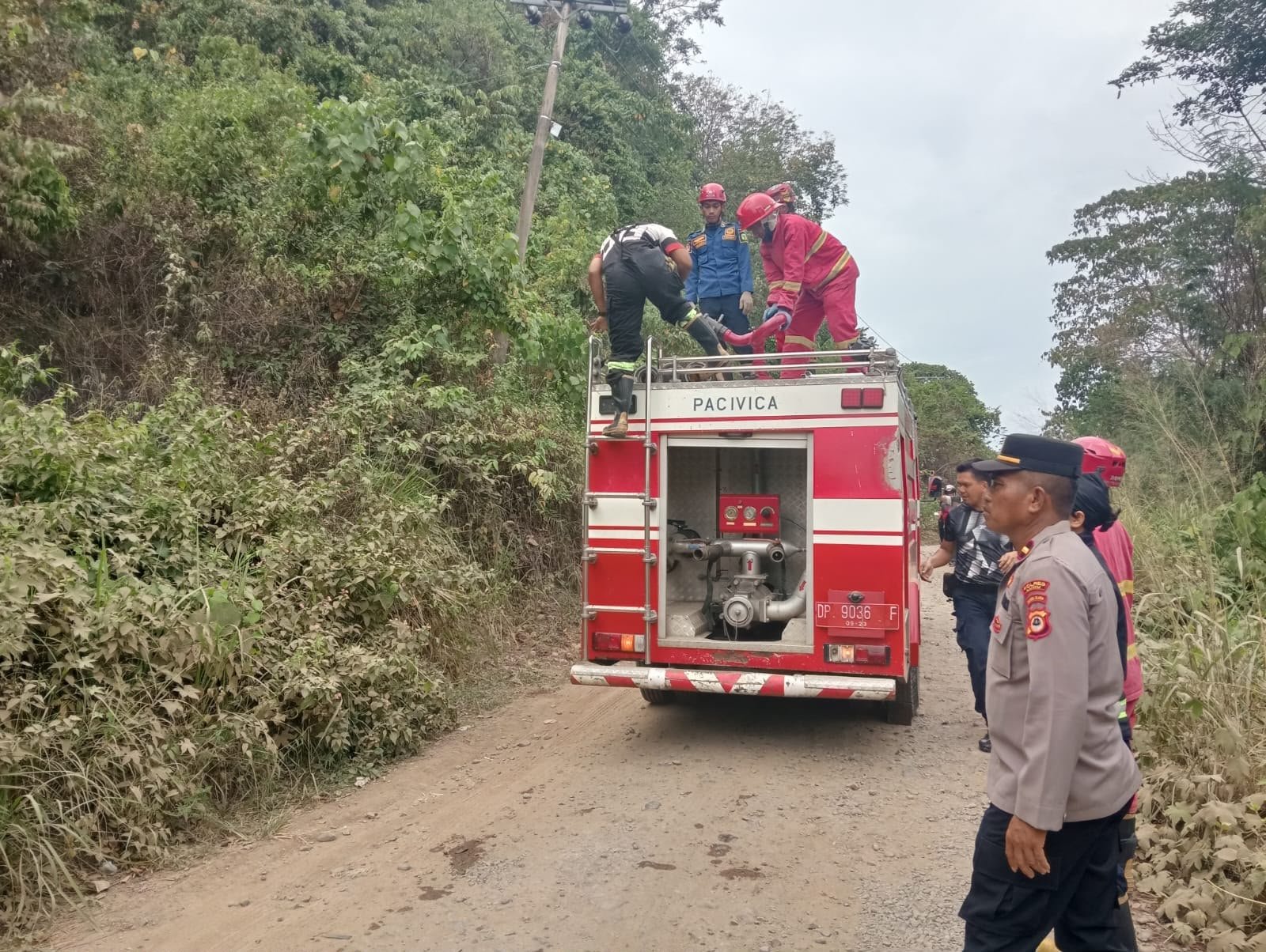 Sinergi Polisi, Warga, dan Damkar Berhasil Jinakkan Kebakaran Lahan di Bupon