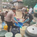 Atasi Kekeringan, Polres Polman Distribusikan 8.000 Liter Air Bersih, Warga Ucapkan Terima Kasih Tulus