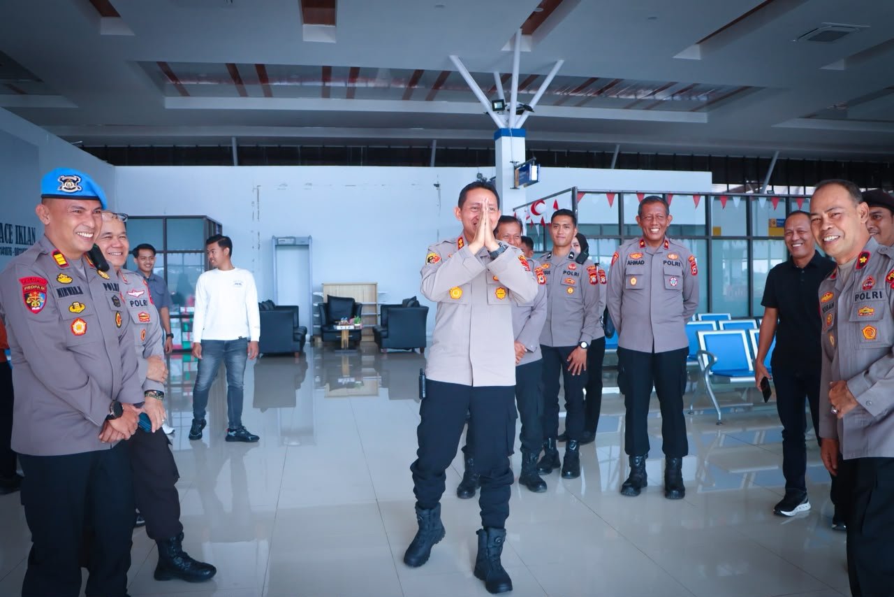 Kapolres Luwu Antar Langsung Wadirkrimum Polda Sulsel ke Bandara Bua, Wujud Penghormatan dan Soliditas Institusi