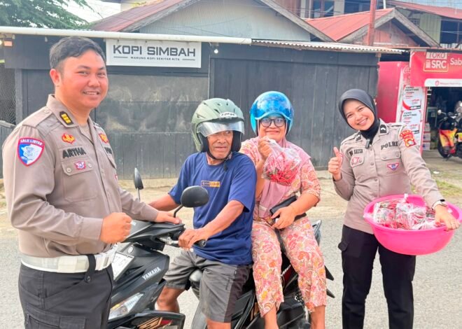 Pengendara Tertib Dapat Hadiah Cabe Segar Hasil Panen Ditlantas Polda Sulbar