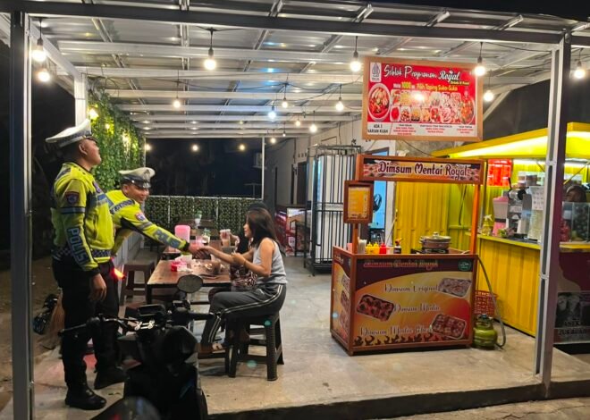 Polantas Polda Sulbar: Hadir Sebagai Solusi, Bersihkan Tumpukan Ranting Demi Keselamatan Pengguna Jalan