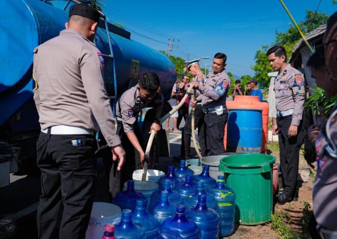 Polantas PJR Polda Sulbar Salurkan Air Bersih ke Desa Saloleyang, Bantuan Nyata di Tengah Musim Kemarau