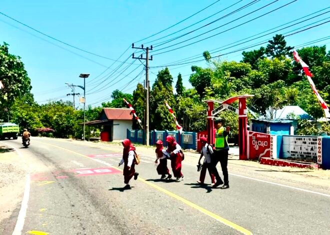 Melayani Sepenuh Hati: Polantas Hadir Jaga Keselamatan Anak Sekolah, Tanamkan Budaya Tertib Sejak Dini