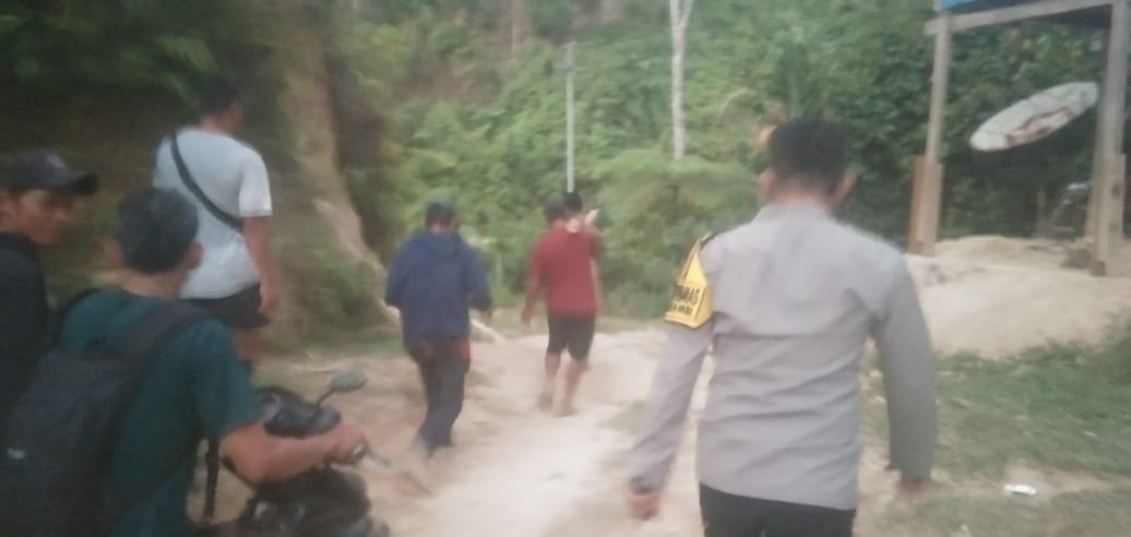 Polri Melayani dengan Hati: Perjuangan Evakuasi Nenek Sania dari Pegunungan Mambi Wilayah Hukum Polda Sulbar