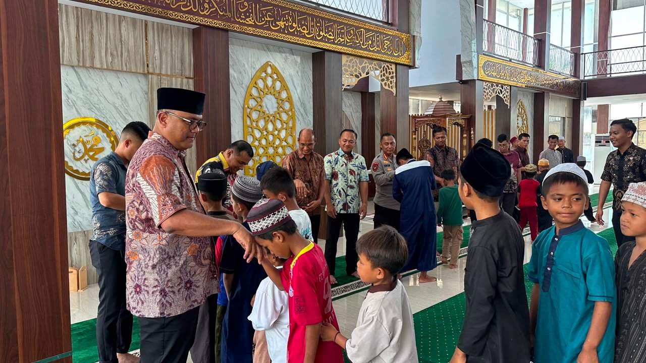 Polda Sulbar Jaga Nilai Spritual, Hadirkan Keberkahan Bersama Anak Yatim dan Santri