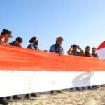 Semarak HUT ke-81 RI, Kapolda Sulsel Kibarkan Bendera Merah Putih di Wilayah Kepulauan Makassar