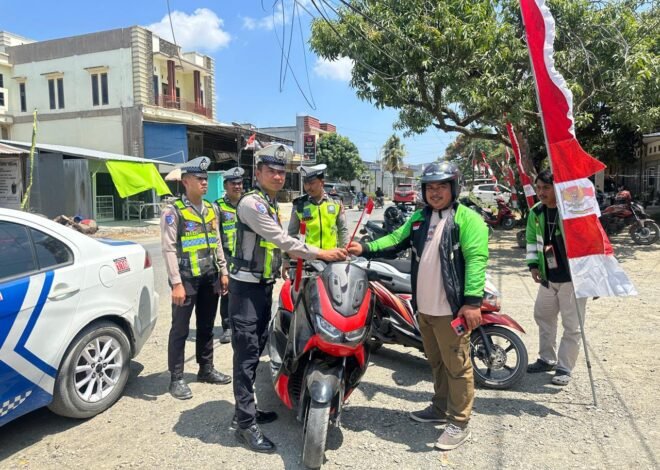 Polres Mateng Bagikan Bendera Merah Putih, Kobarkan Semangat Nasionalisme Menjelang HUT RI ke-81