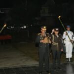 Di Bawah Pendar Obor Malam Sakral Kemerdekaan, Kapolda Sulbar Pimpin Janji Setia Jaga Kedaulatan Bangsa