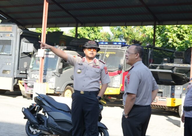 Kapolda Sulbar dan Wakapolda Keliling Mako Naik Motor Cek Kesiapan Operasional
