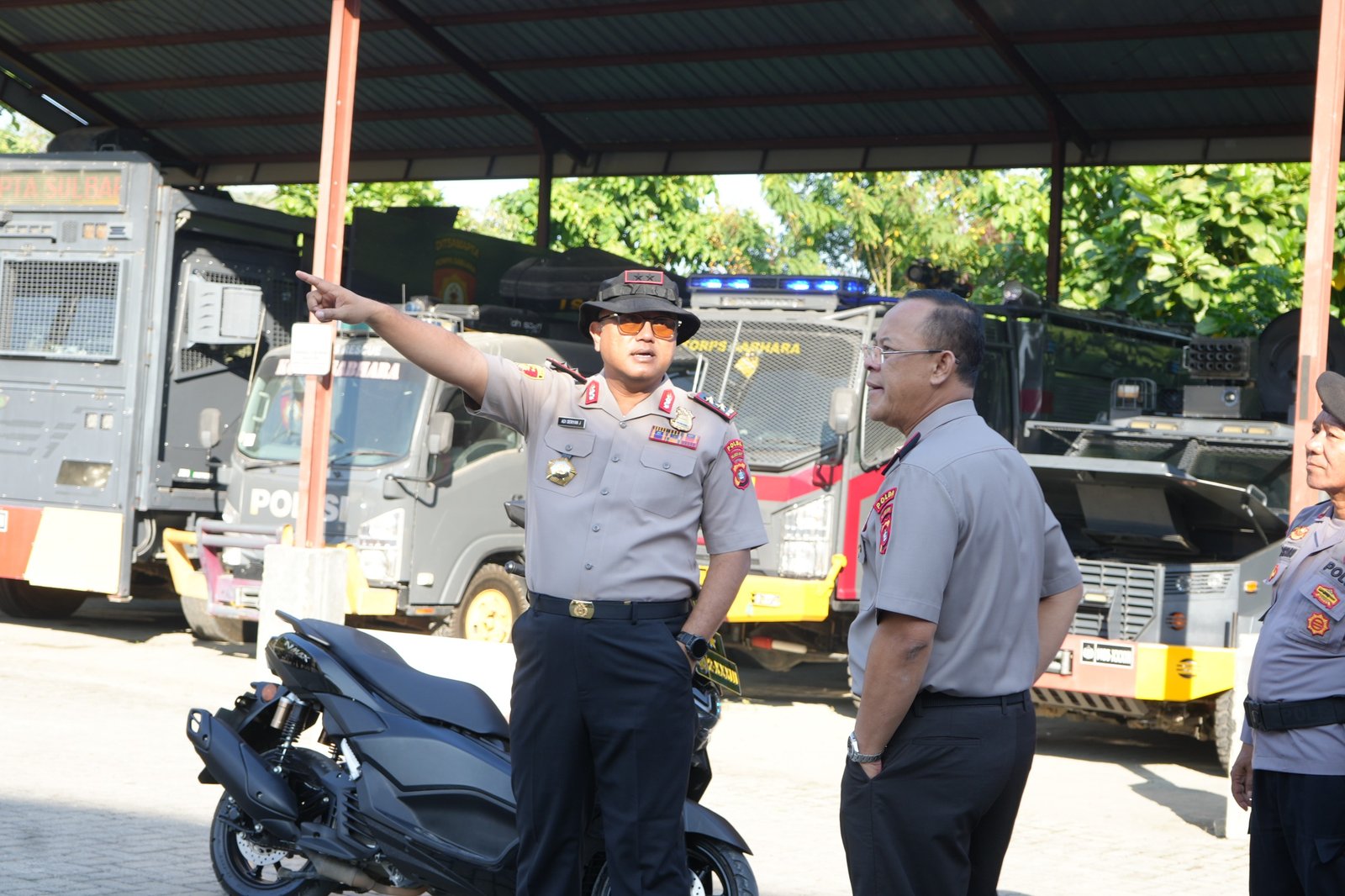 Kapolda Sulbar dan Wakapolda Keliling Mako Naik Motor Cek Kesiapan Operasional