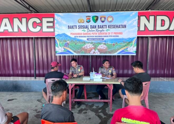 Penanaman Bawang Putih Serentak, Biddokkes Polda Sulbar dan RS Bhayangkara Layani Kesehatan Warga