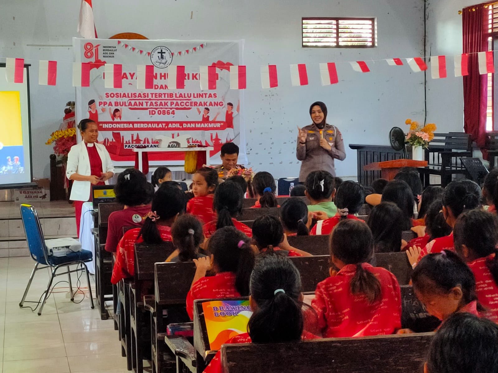 Tanamkan Tertib Berlalu Lintas Sejak Dini, Satlantas Polres Luwu Edukasi Anak dan Orang Tua di Paccerakkang