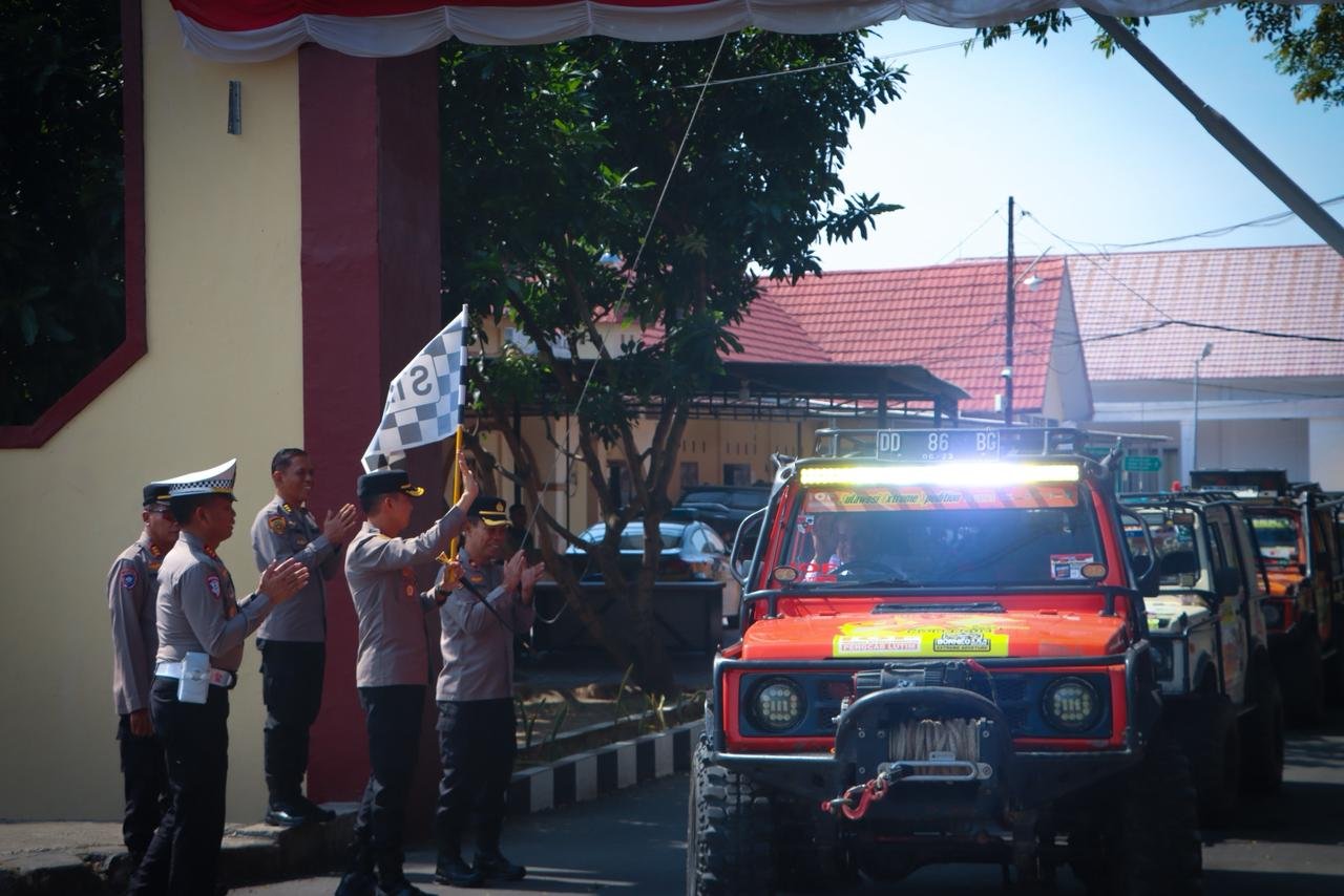Lepas Peserta Bhayangkara Off Road Seri V, Kapolres Luwu AKBP Andrias Nurcahyo Wibowo Tekankan Keselamatan dan Kepedulian Lingkungan