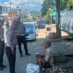 Berburu Berkah Jumat: Ditlantas Polda Sulbar Tebar Senyum, Ringankan Beban Lewat Berbagi Makanan dan Minuman