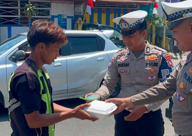 Komitmen Lanjutkan Semangat Juang Pendahulu, Ditlantas Polda Sulbar Hadir Berbagi di Tengah Masyarakat