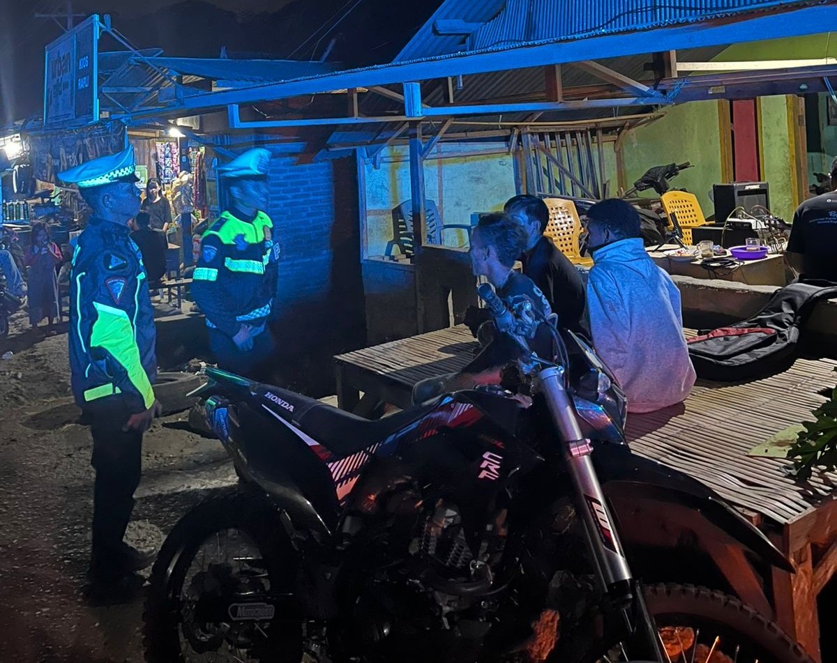 Jaga Malam Tetap Kondusif, Ditlantas Polda Sulbar Gencarkan Patroli dan Edukasi Keselamatan